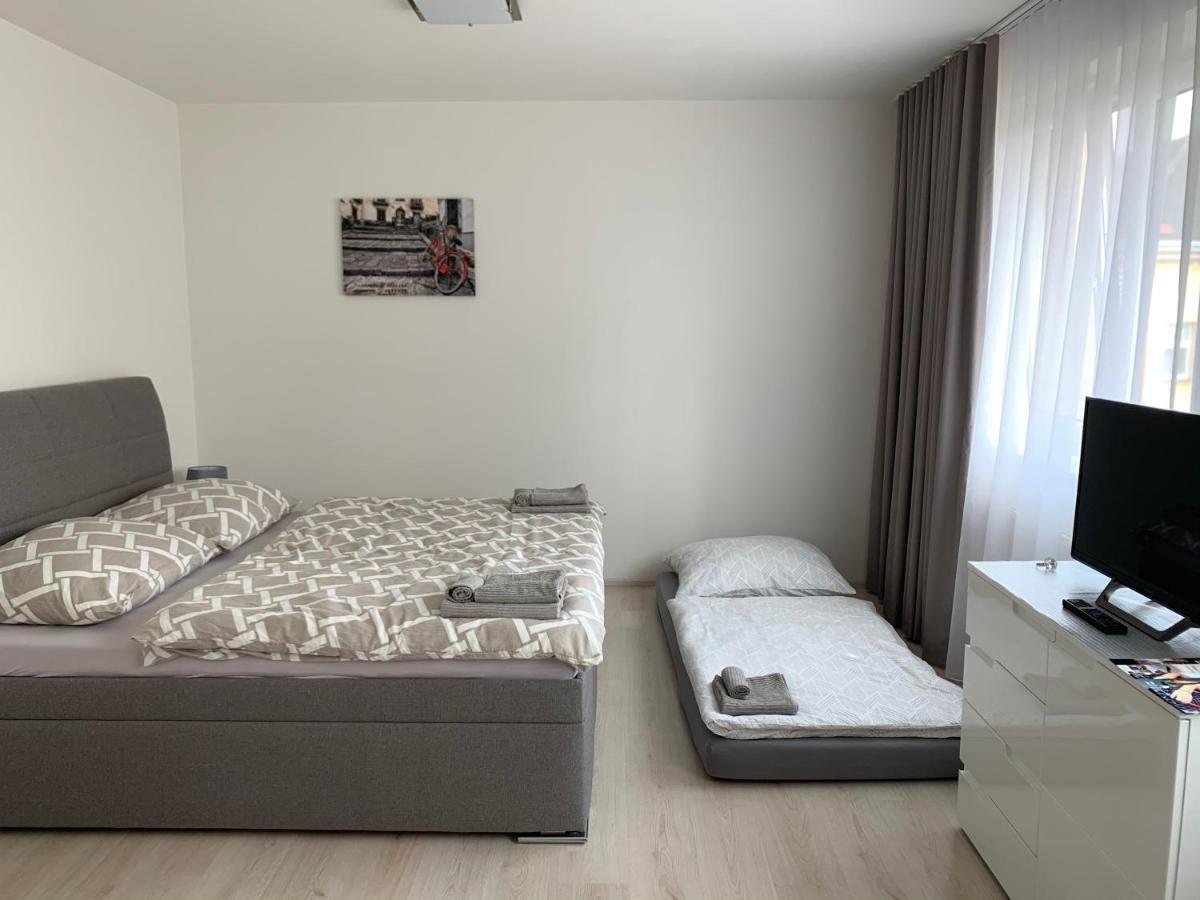 Modern Apartment In The City Center プルゼニ エクステリア 写真